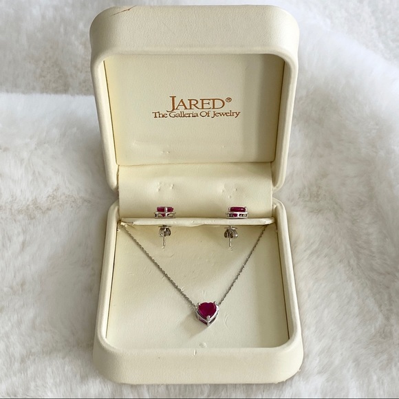 Jared white gold and ruby heart valentine’s set - Picture 3 of 5